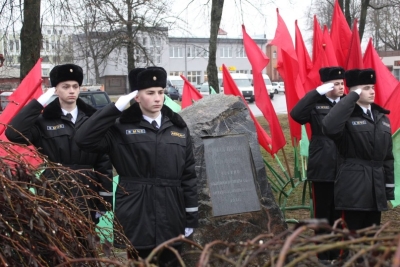 Я низко кланяюсь всем вам... В Добруше митинг по случаю дня памяти воинов-интернационалистов собрал десятки горожан