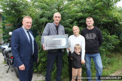 Межведомственная профилактическая акция под таким названием продолжает радовать семьи с детьми