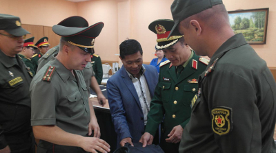 Vietnamese specialists get familiar with Belarusian army gear